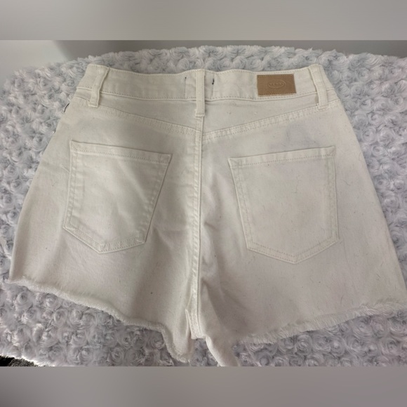 NWT Scoop White Frayed Edge Denim Shorts - Picture 2 of 4
